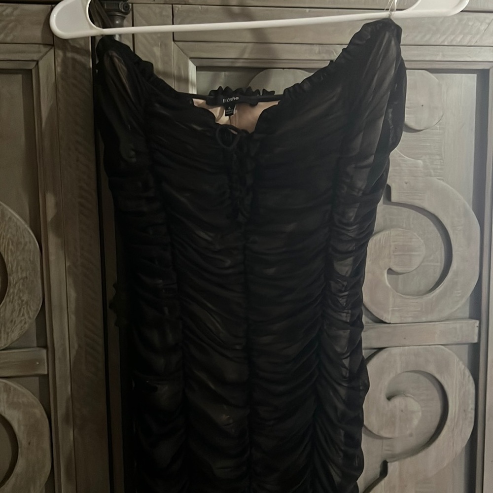 Black ruched detailing dress slimming strapless